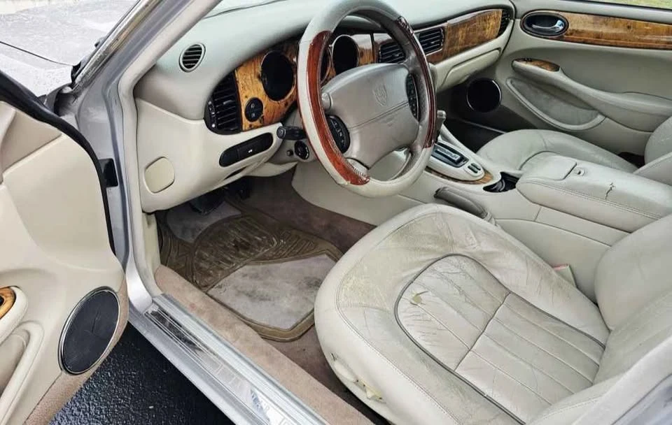 2001 Jaguar X308 XJ - Image 9 of 17