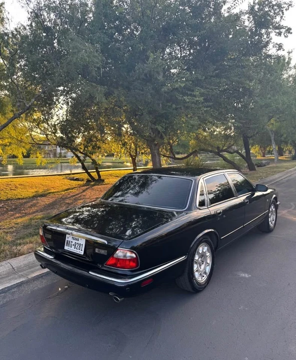 2001 Jaguar X308 XJ - Image 2 of 3