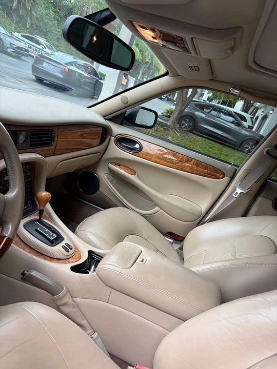 2001 Jaguar X308 XJ - Image 8 of 10