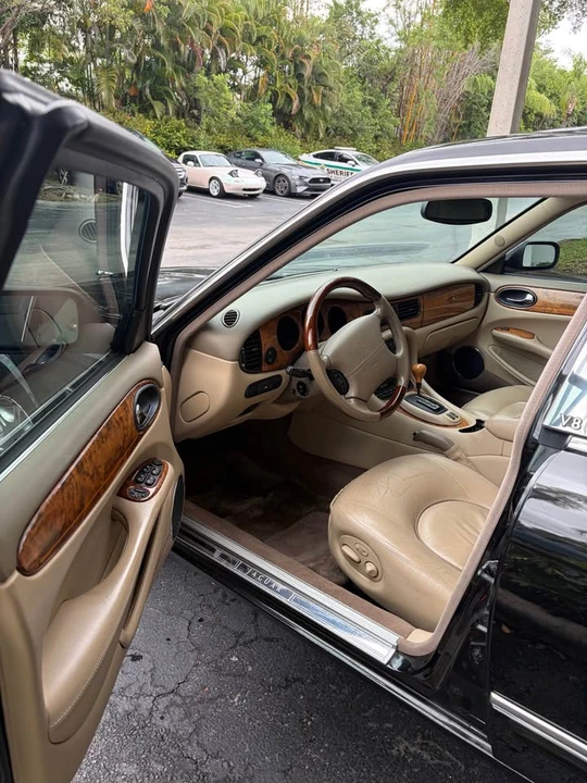 2001 Jaguar X308 XJ - Image 4 of 10