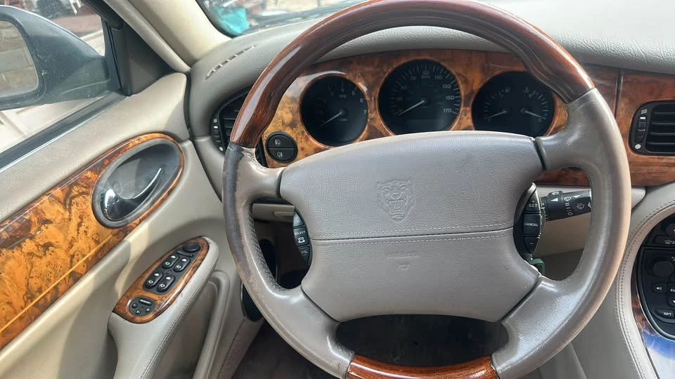 2001 Jaguar X308 XJ - Image 3 of 6