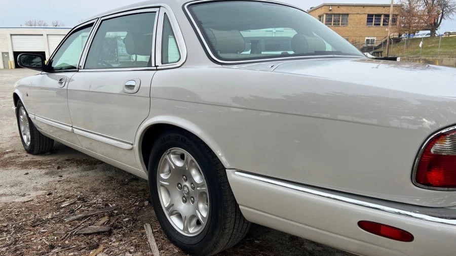 2001 Jaguar X308 XJ - Image 2 of 7