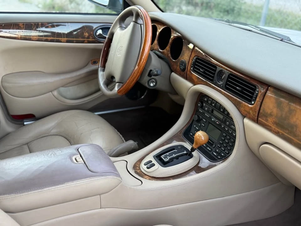 2001 Jaguar X308 XJ - Image 7 of 10