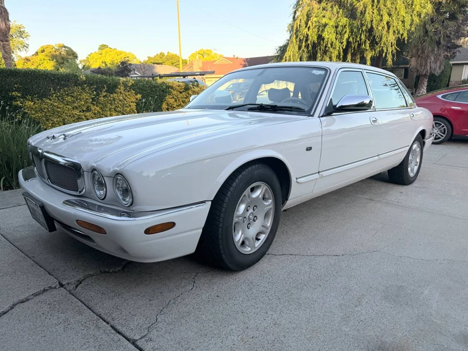 2001 Jaguar X308 XJ - Image 2 of 19