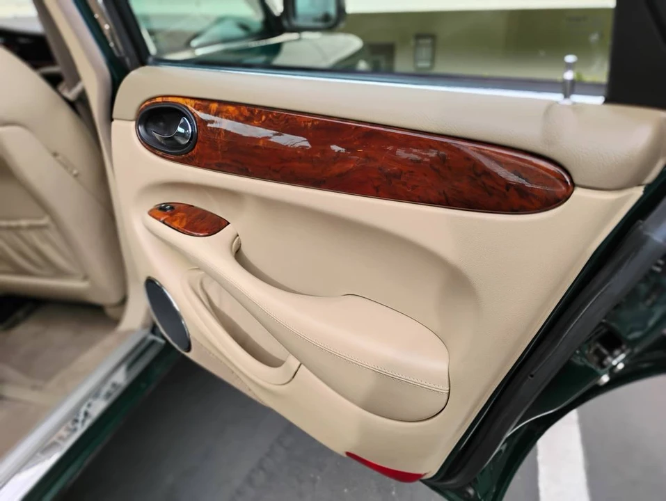 2001 Jaguar X308 XJ - Image 8 of 24