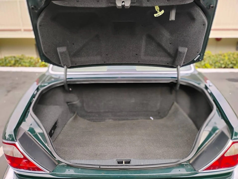 2001 Jaguar X308 XJ - Image 11 of 24