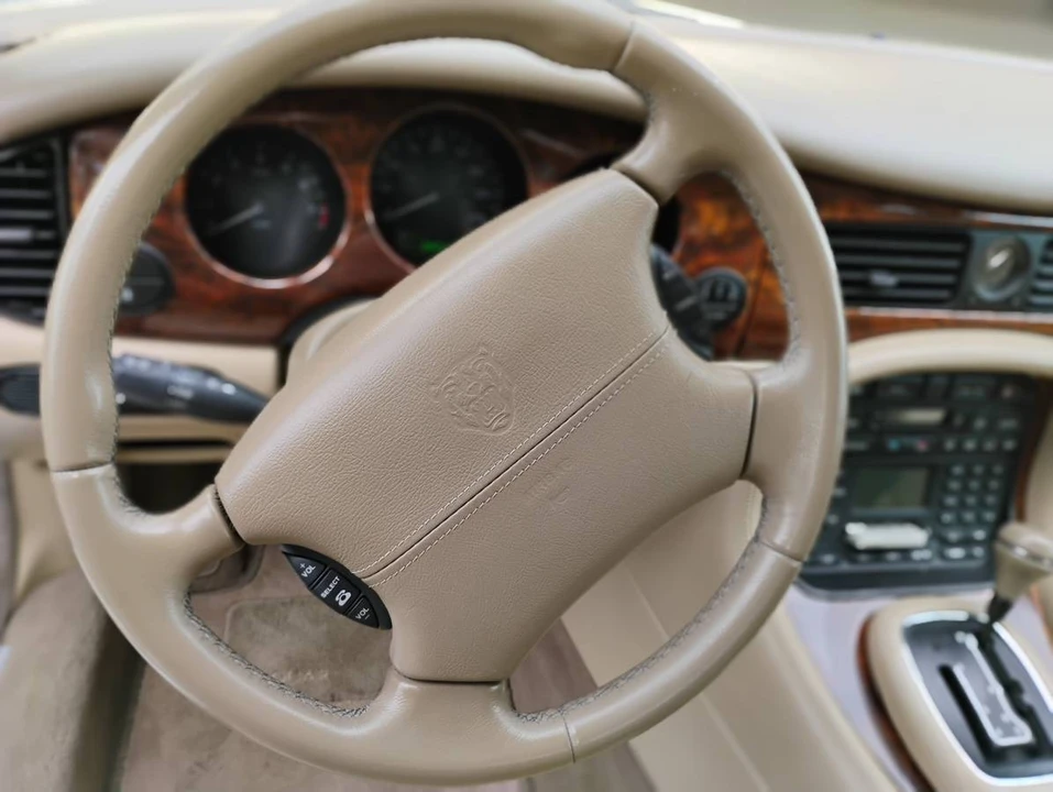 2001 Jaguar X308 XJ - Image 19 of 24