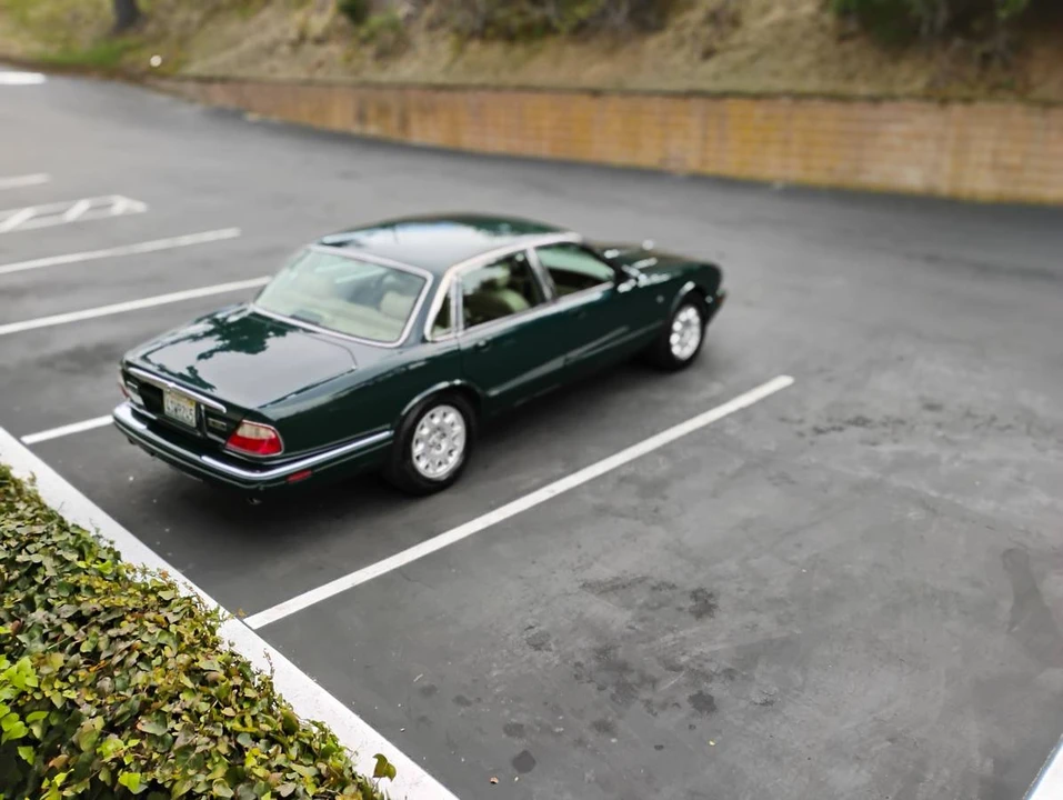 2001 Jaguar X308 XJ - Image 2 of 24