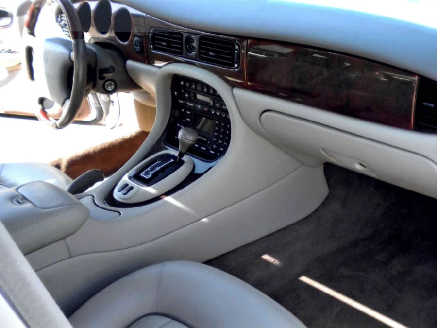 2001 Jaguar X308 XJ - Image 3 of 7