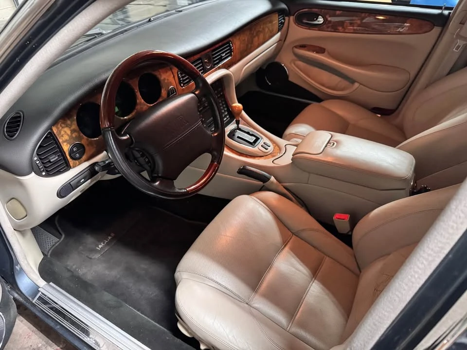 2001 Jaguar X308 XJR - Image 2 of 4