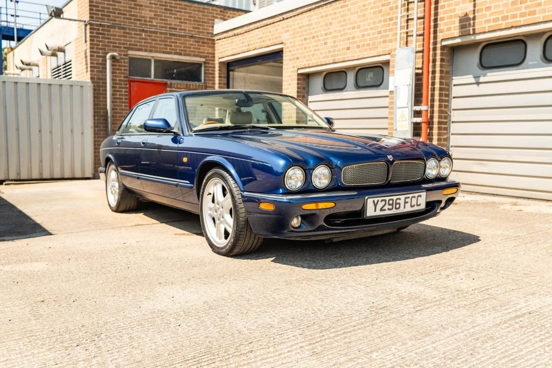 2000 Jaguar X308 XJR - Image 13 of 30