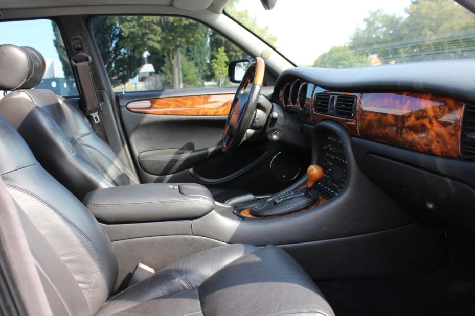 2001 Jaguar X308 XJR - Image 11 of 15