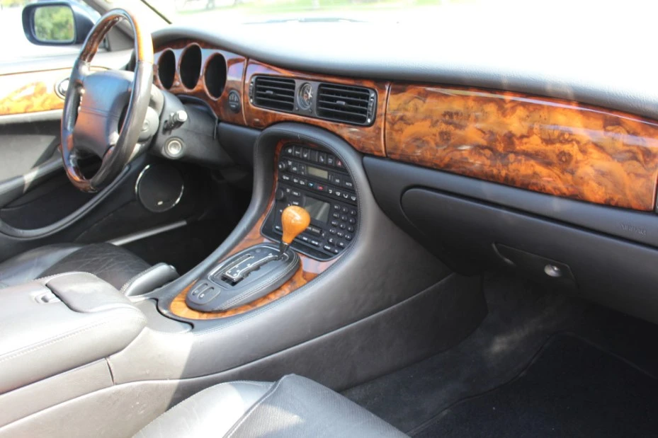2001 Jaguar X308 XJR - Image 10 of 15