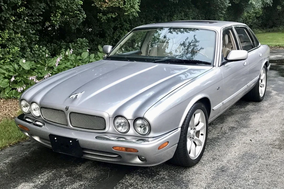 2001 Jaguar X308 XJR - Image 2 of 23