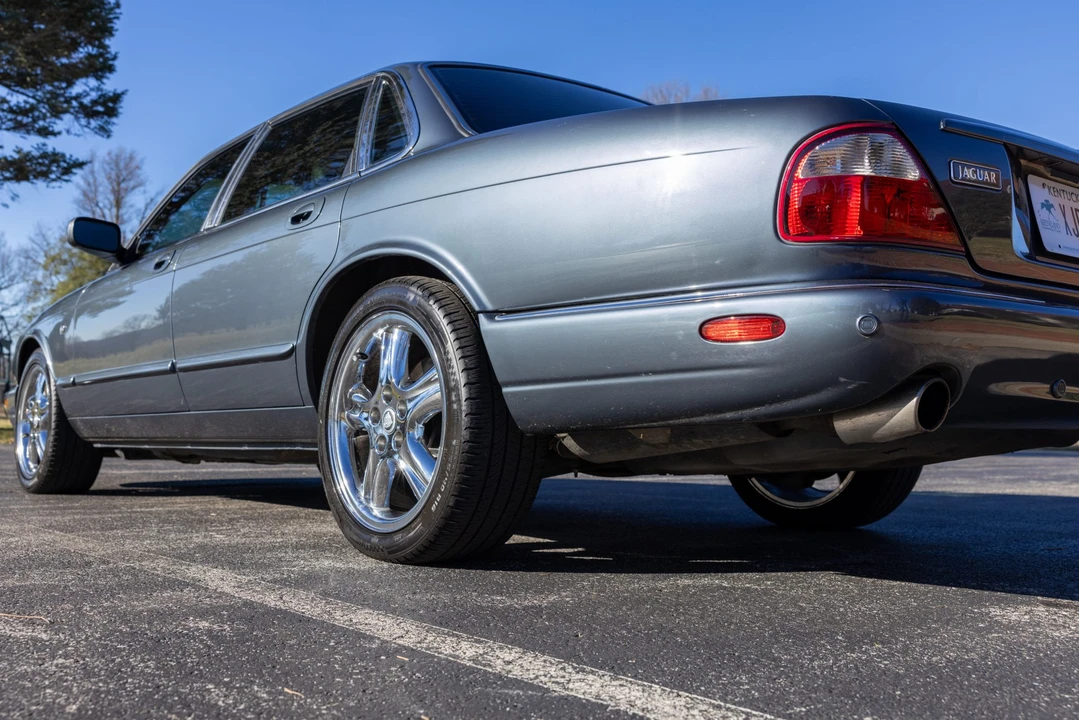 2001 Jaguar X308 XJR - Image 15 of 31