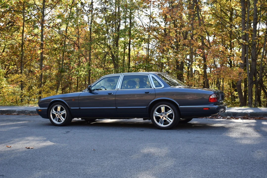 2001 Jaguar X308 XJR - Image 19 of 31