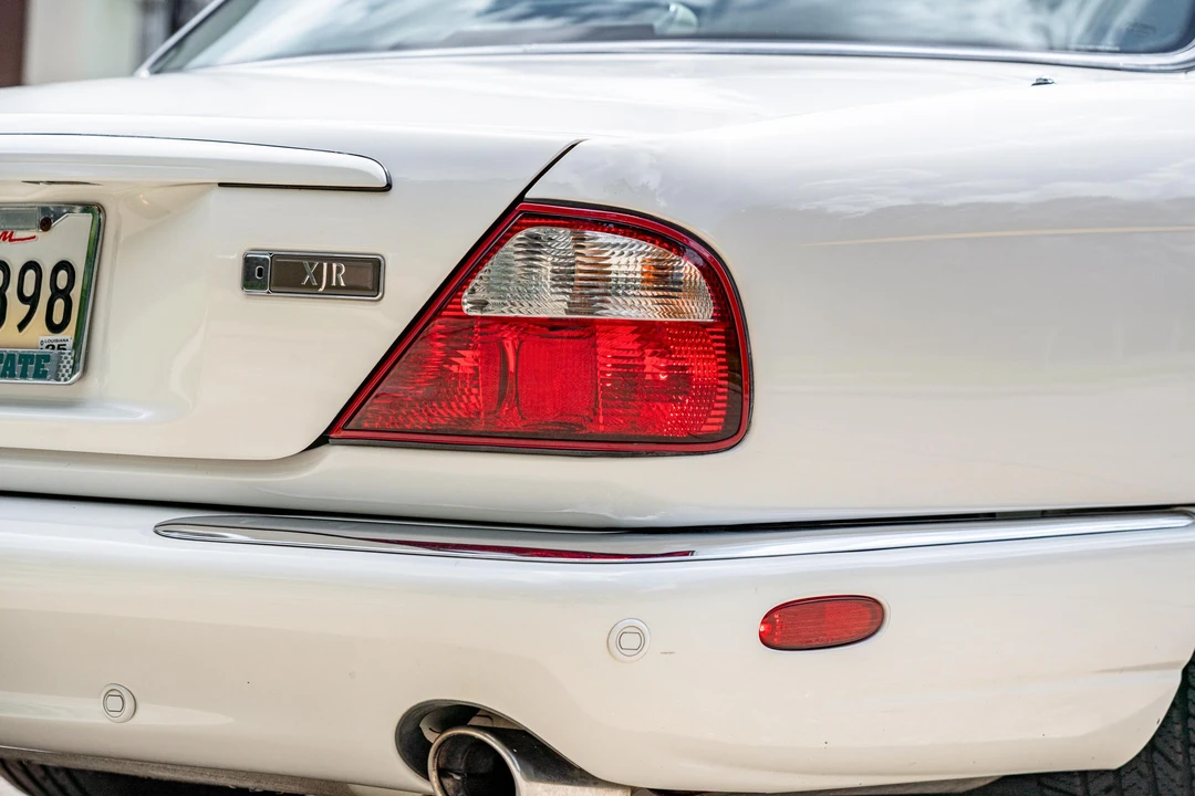 2001 Jaguar X308 XJR - Image 25 of 31