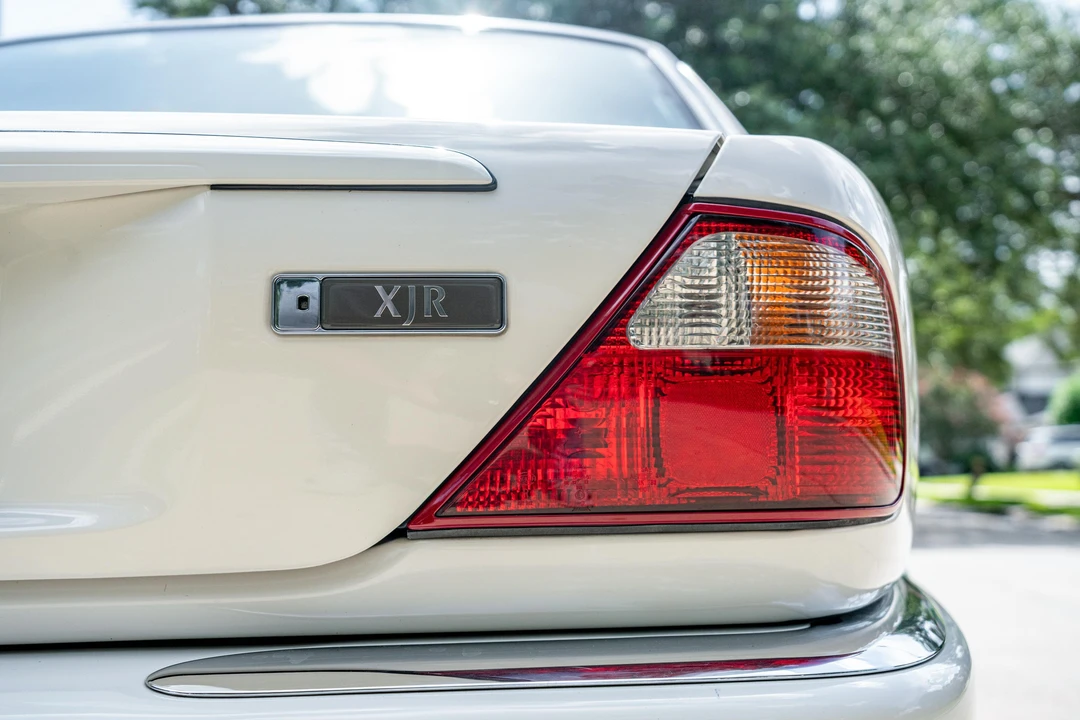 2001 Jaguar X308 XJR - Image 24 of 31