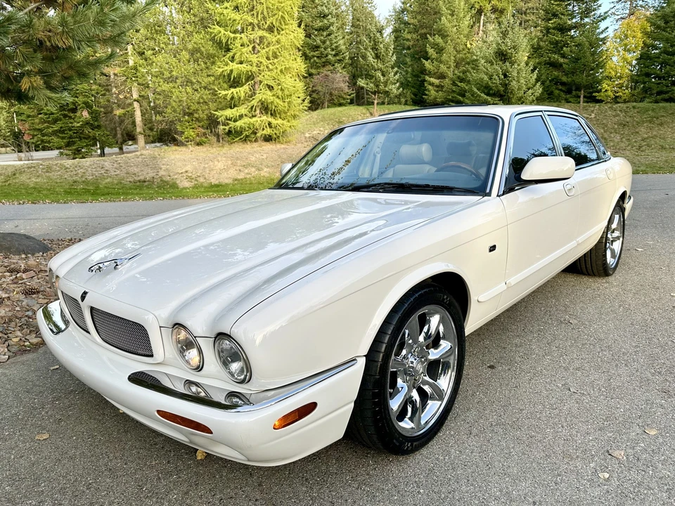 2001 Jaguar X308 XJR - Image 2 of 31