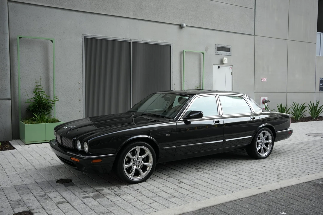 2001 Jaguar X308 XJR - Image 2 of 31