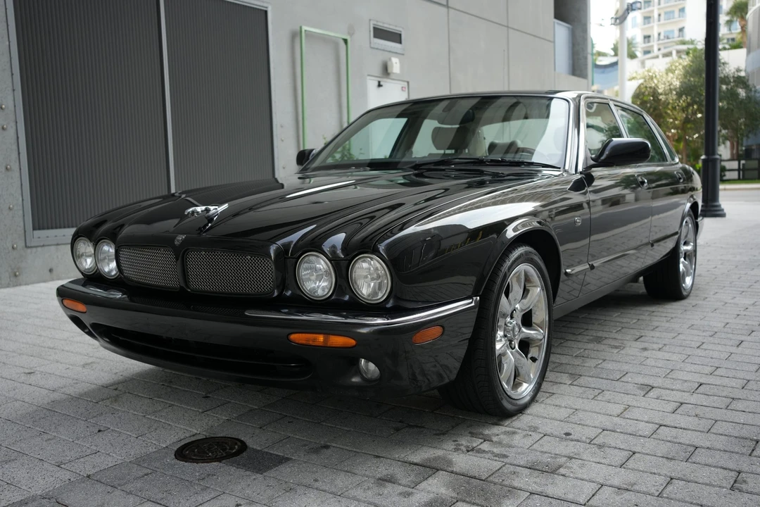 2001 Jaguar X308 XJR - Image 13 of 31