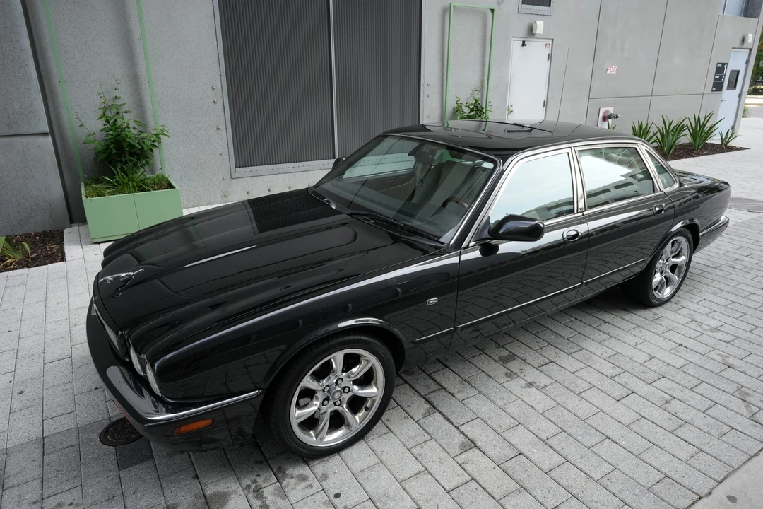 2001 Jaguar X308 XJR - Image 3 of 31