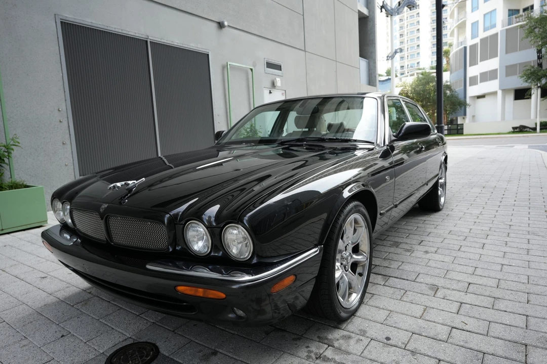 2001 Jaguar X308 XJR - Image 9 of 31