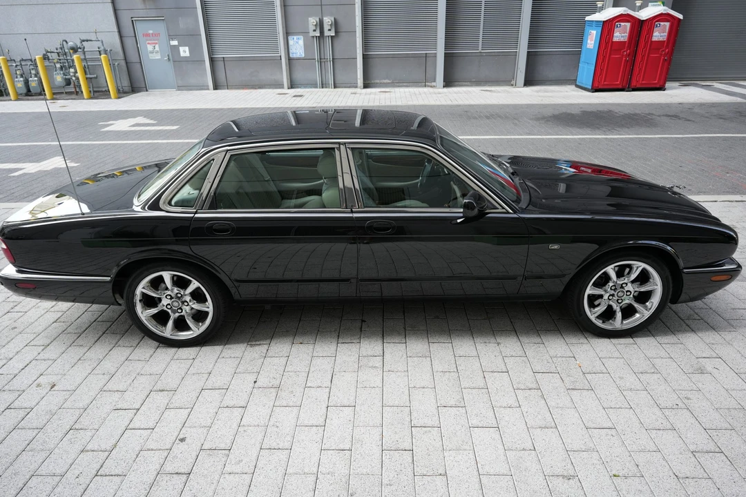 2001 Jaguar X308 XJR - Image 30 of 31