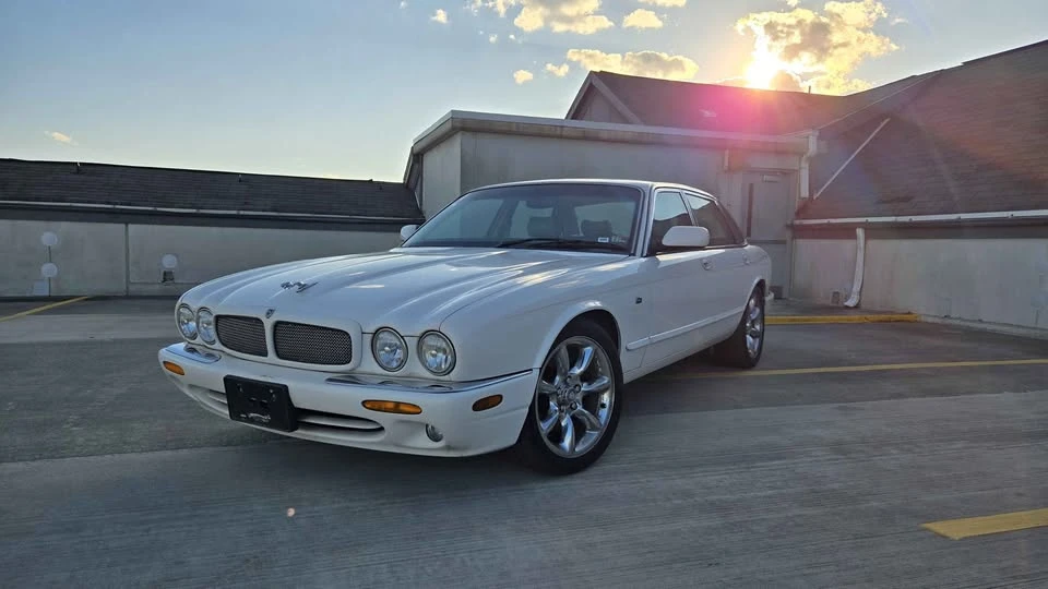2001 Jaguar X308 XJR - Image 2 of 19