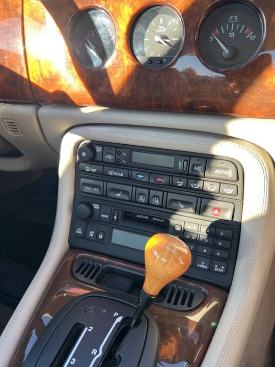 2001 Jaguar X100 XK8 - Image 10 of 20