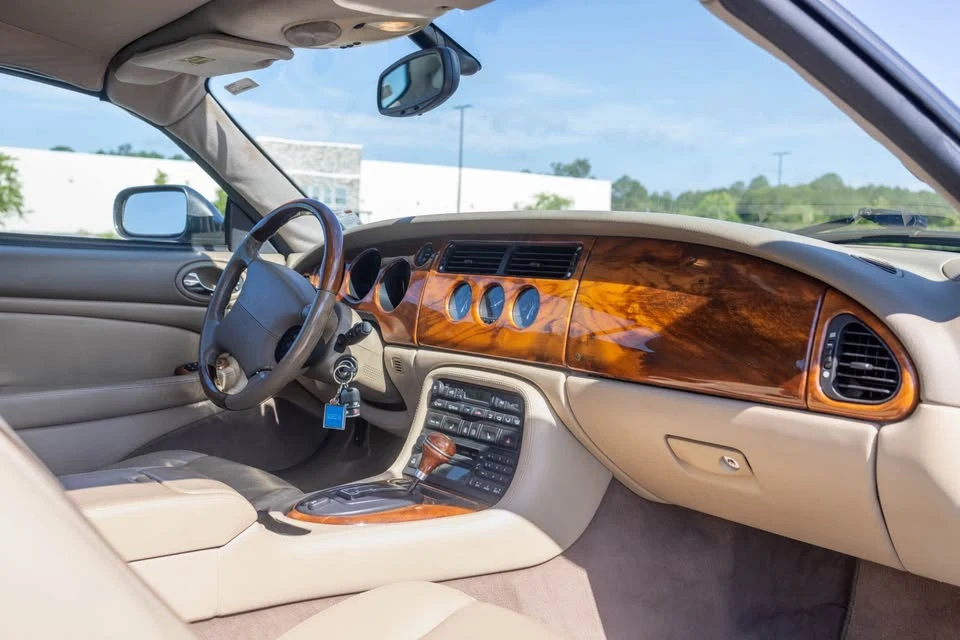 2001 Jaguar X100 XK8 - Image 11 of 19