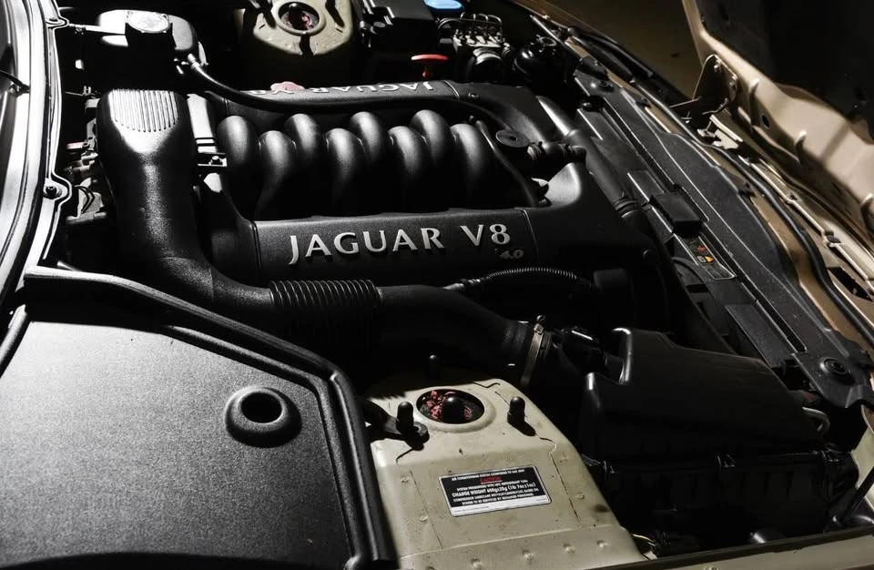 2001 Jaguar X100 XK8 - Image 9 of 13