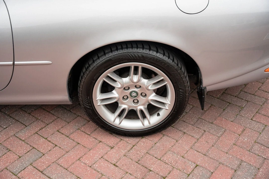 2001 Jaguar X100 XK8 - Image 27 of 30