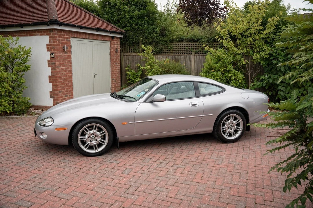 2001 Jaguar X100 XK8 - Image 9 of 30