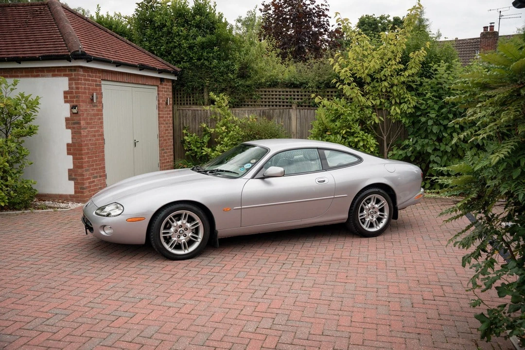 2001 Jaguar X100 XK8 - Image 8 of 30