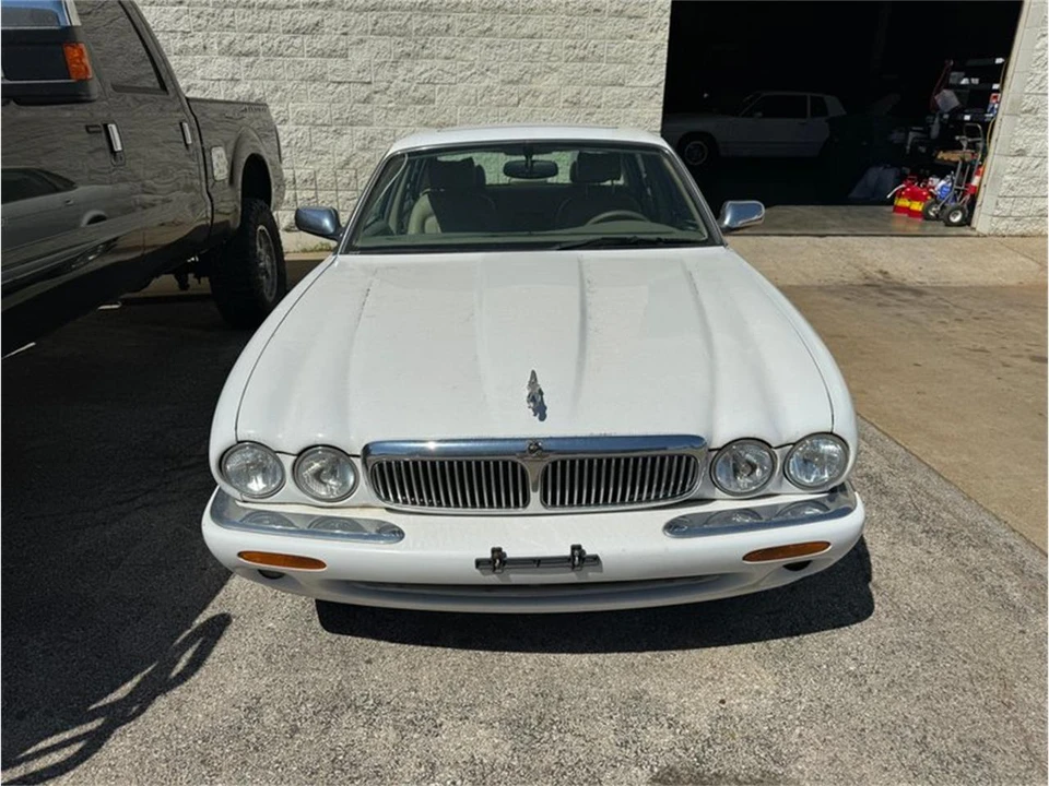 2001 Jaguar X100 XK8 - Image 9 of 17
