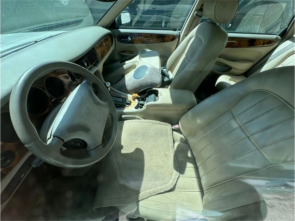 2001 Jaguar X100 XK8 - Image 11 of 17