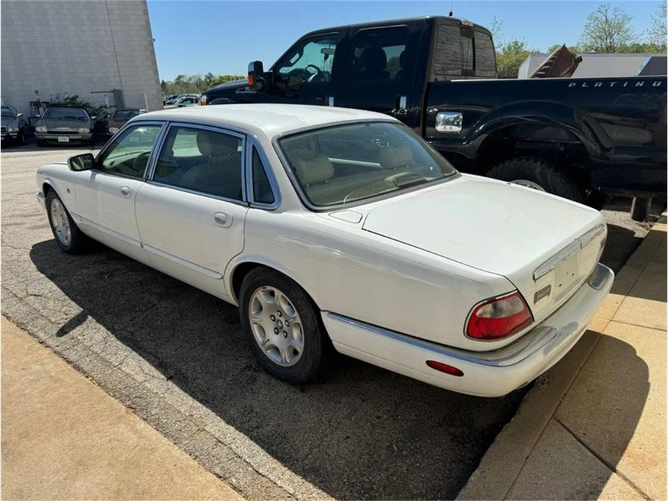 2001 Jaguar X100 XK8 - Image 10 of 17