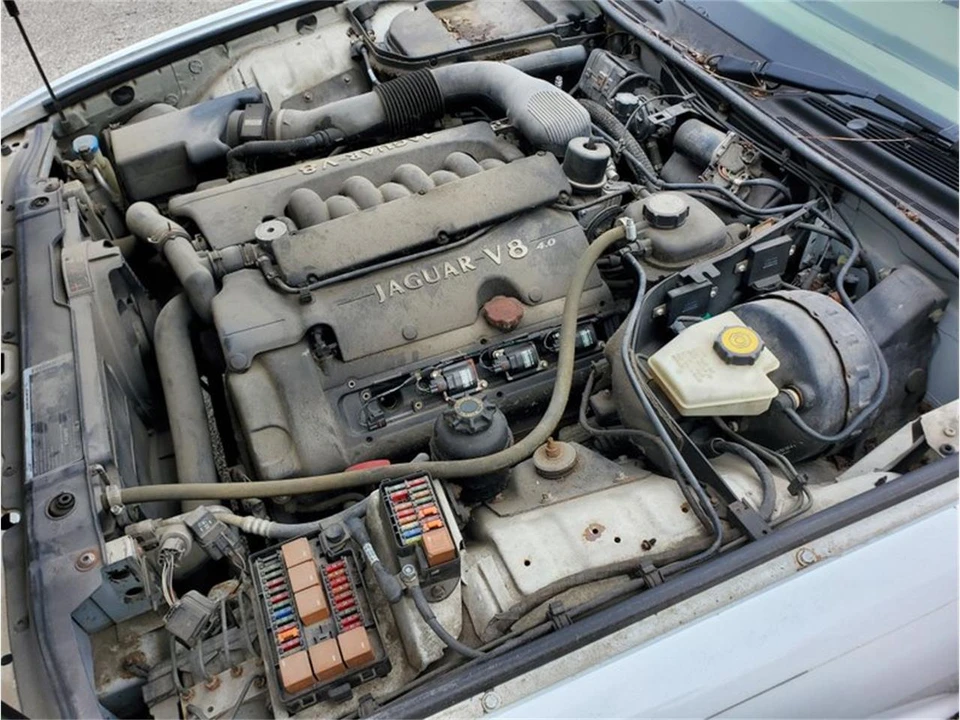2001 Jaguar X100 XK8 - Image 16 of 17