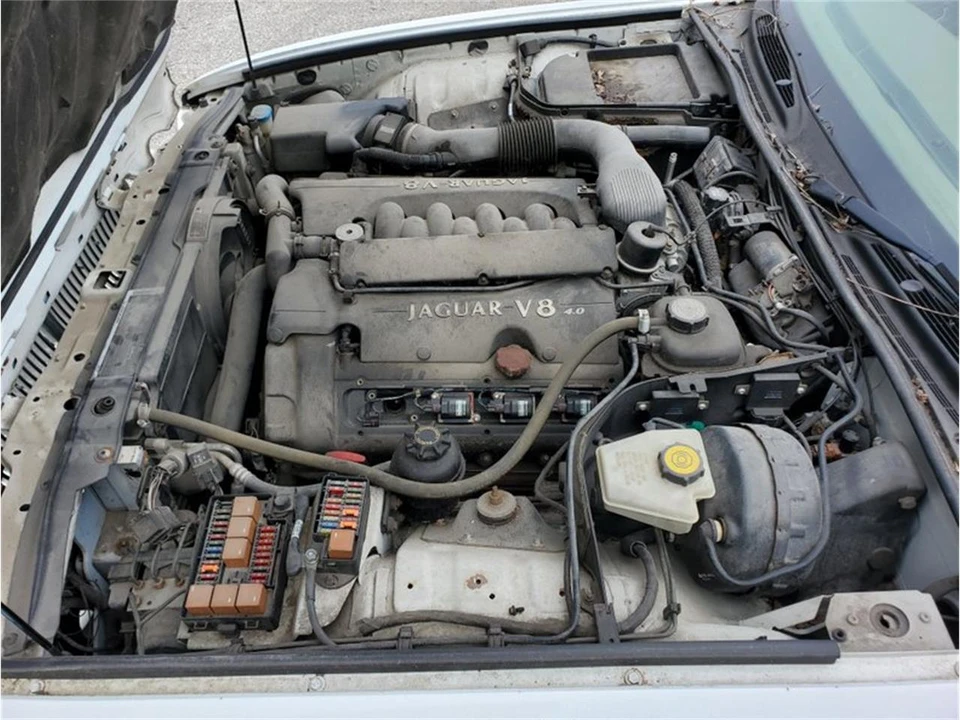 2001 Jaguar X100 XK8 - Image 15 of 17