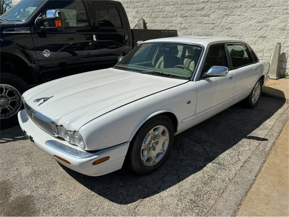 2001 Jaguar X100 XK8 - Image 8 of 17