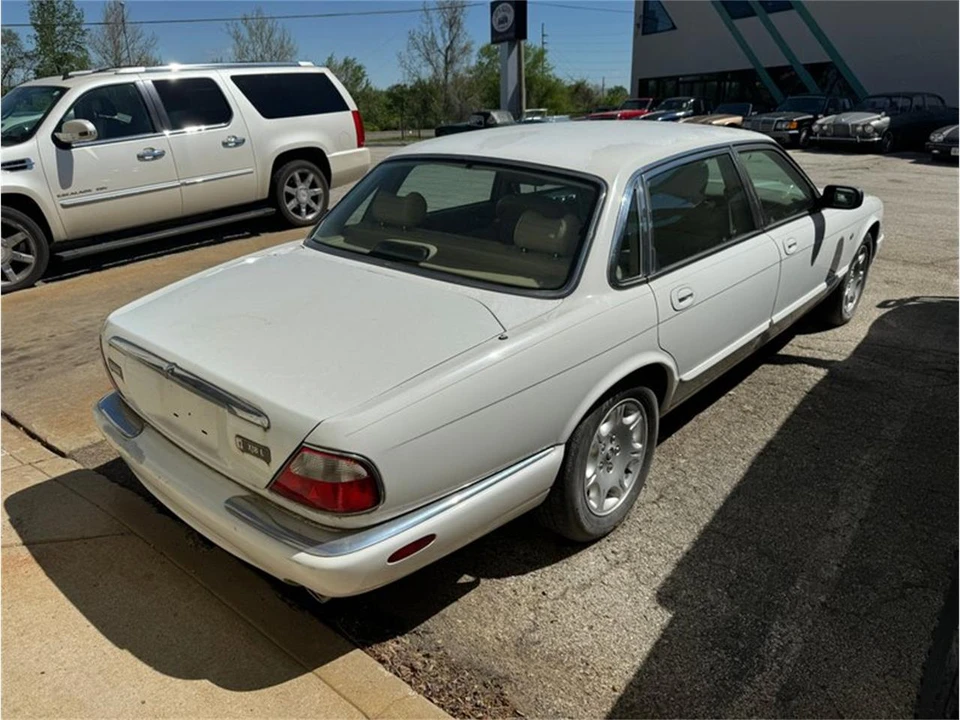 2001 Jaguar X100 XK8 - Image 13 of 17