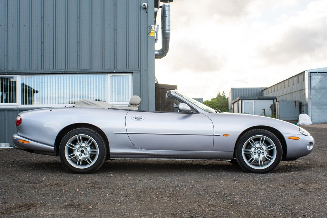 2001 Jaguar X100 XK8 - Image 7 of 30