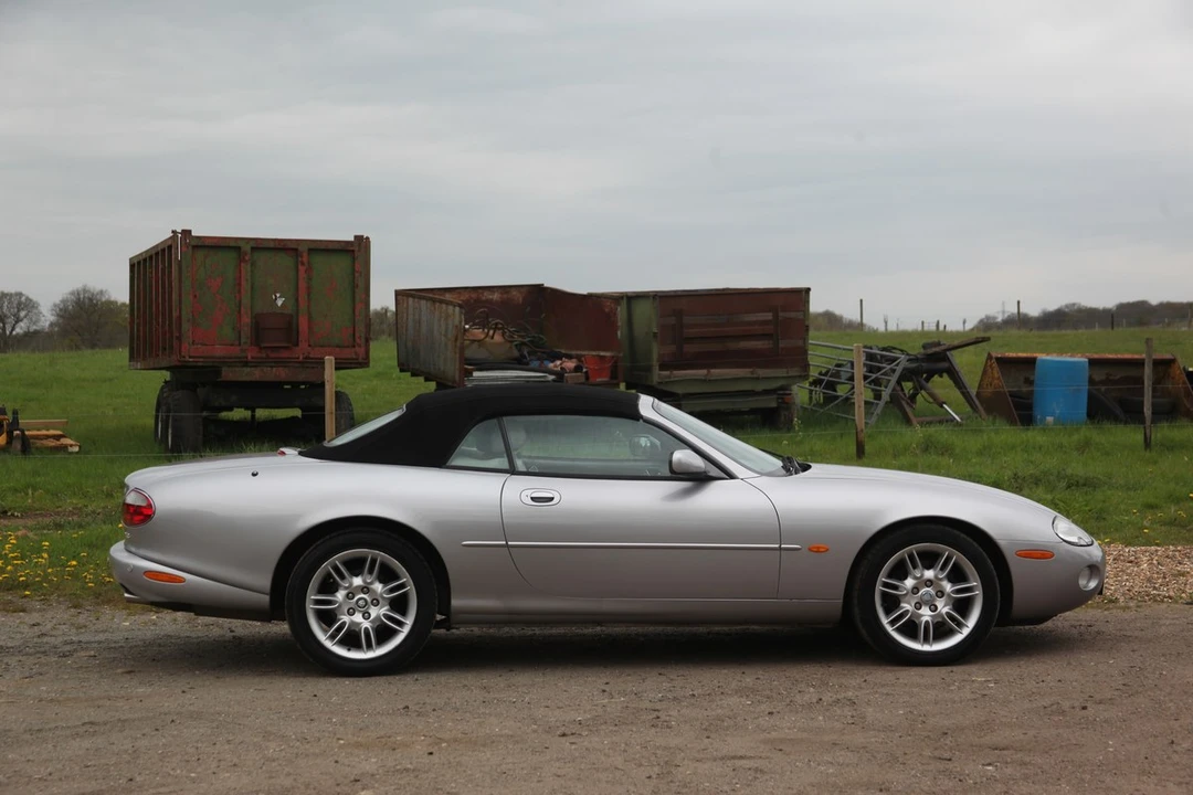 2001 Jaguar X100 XK8 - Image 8 of 30