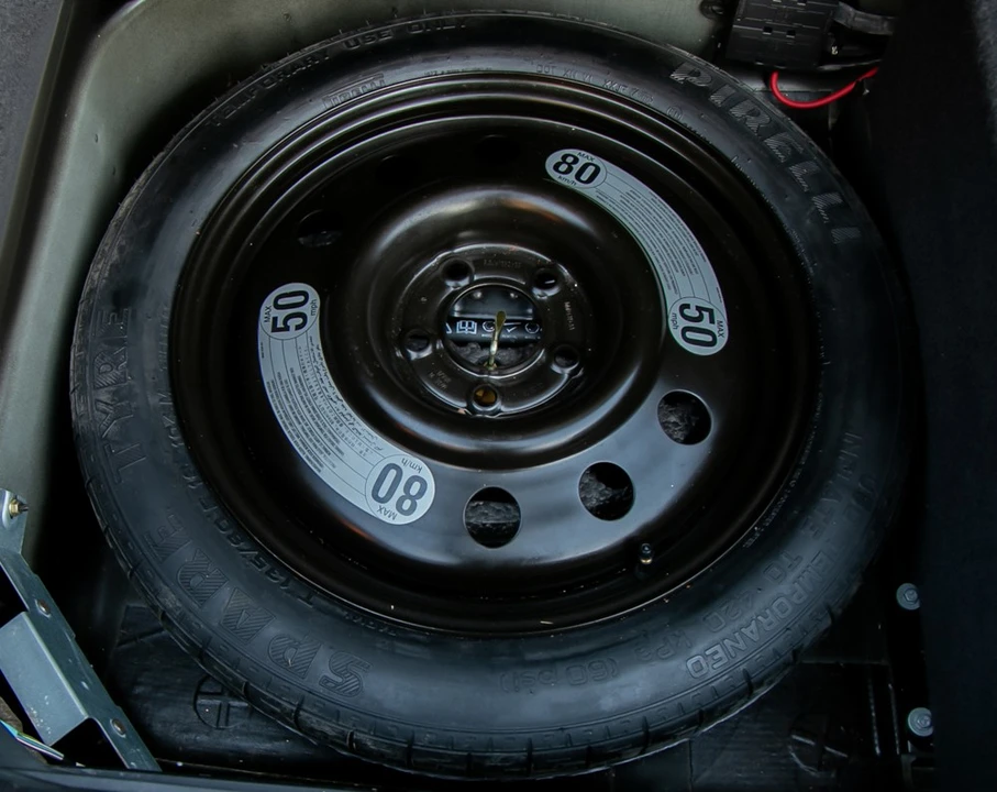 2001 Jaguar X100 XK8 - Image 16 of 19