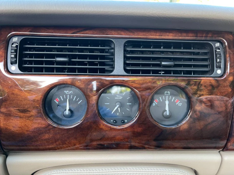 2001 Jaguar X100 XK8 - Image 14 of 23