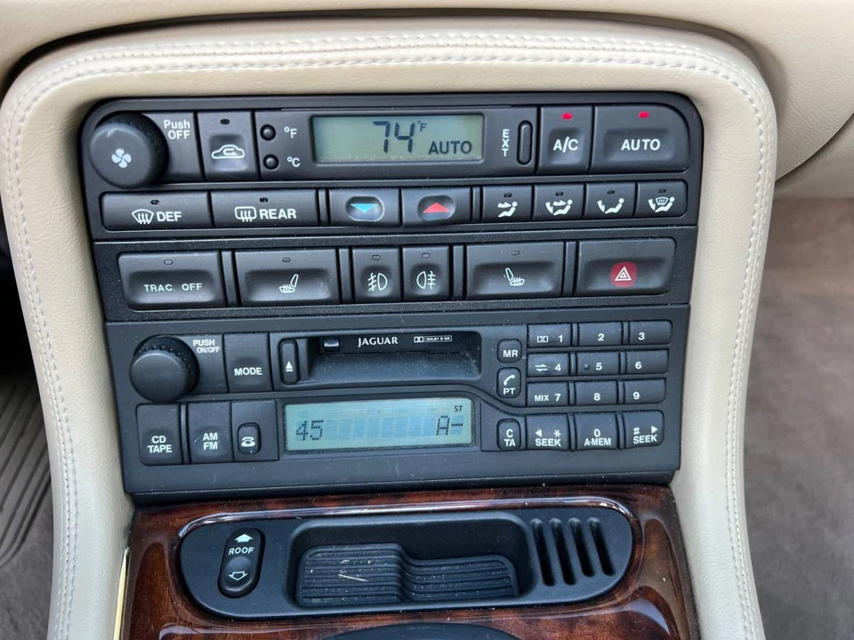 2001 Jaguar X100 XK8 - Image 15 of 23