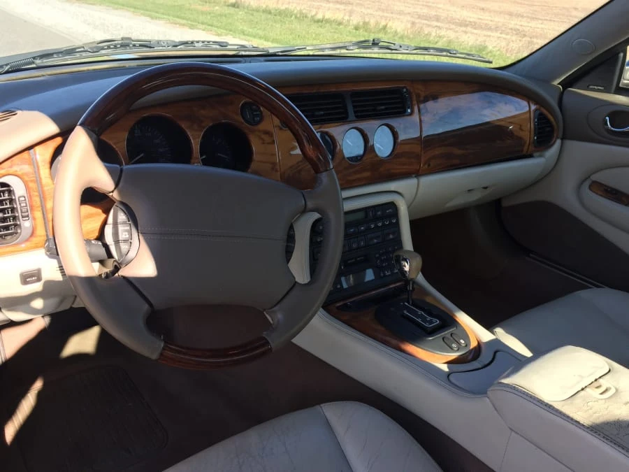 2001 Jaguar X100 XK8 - Image 7 of 10