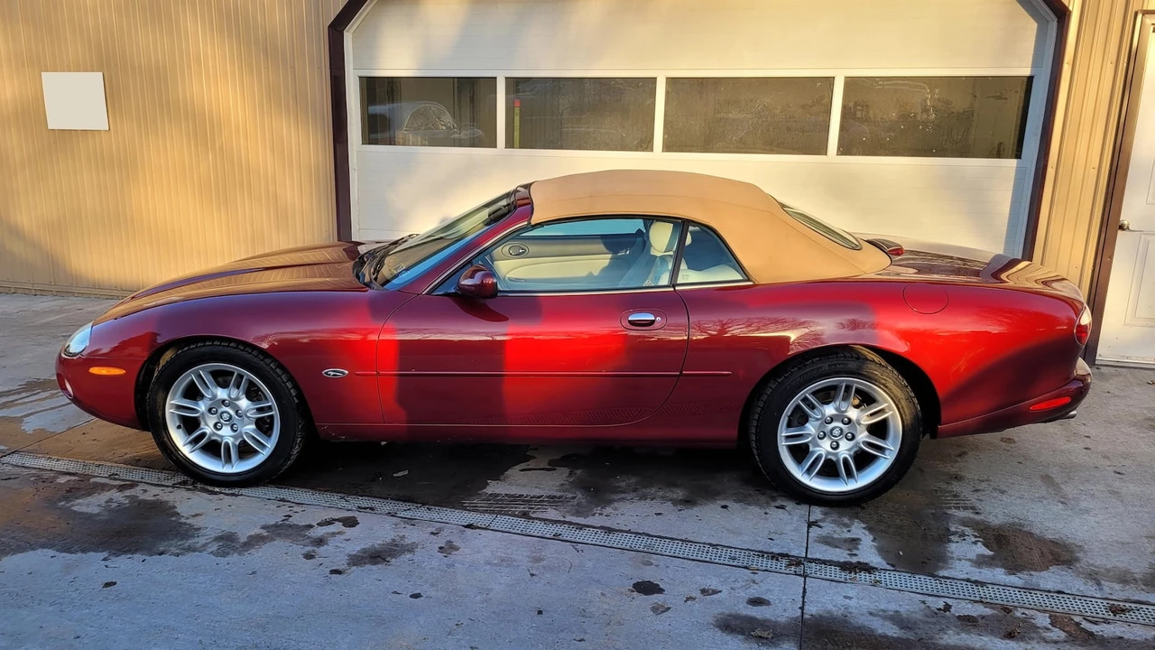 2001 Jaguar X100 XK8 - Image 2 of 8