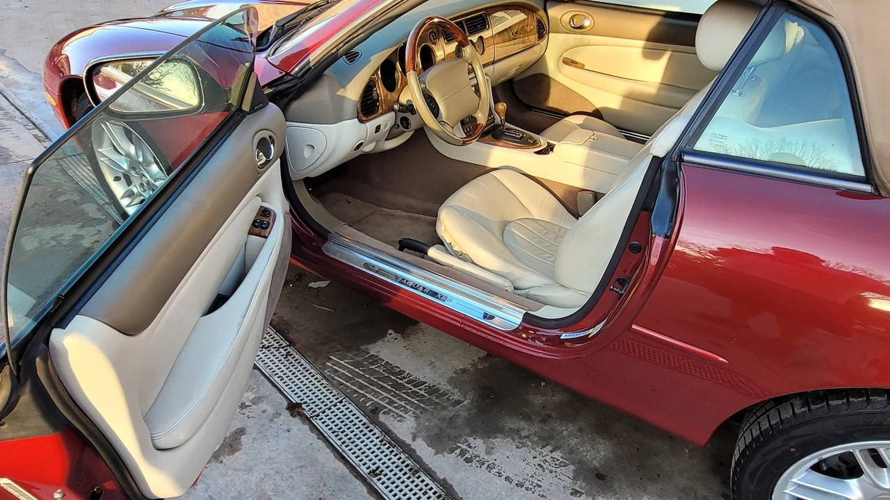 2001 Jaguar X100 XK8 - Image 3 of 8